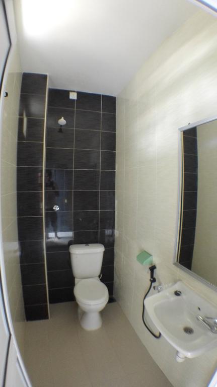 Tebing Guest House Taman Negara Malaysia קואלה טהאן מראה חיצוני תמונה